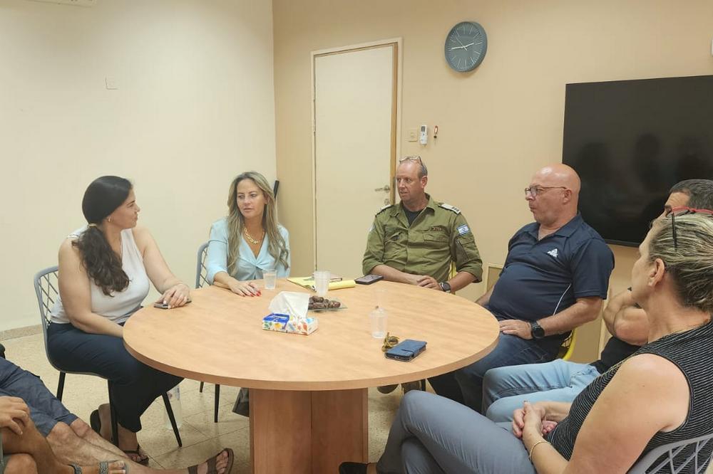 מפגש בבלפוריה