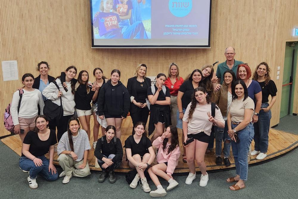 מפגש של נערות התכנית שוות עם ראשת המועצה