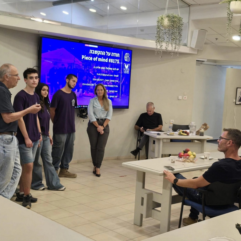 קבוצת הרובוטיקה של העמק במליאת המועצה 