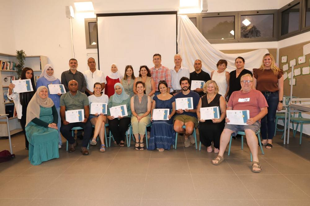 תמונה קבוצתית של טקס סיום קורס גישור