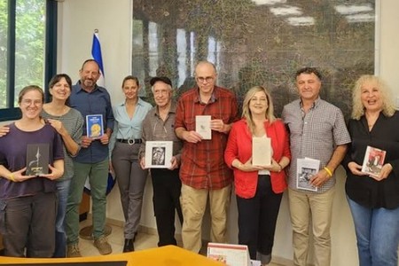 מלגות לכותבים.ות בעמק