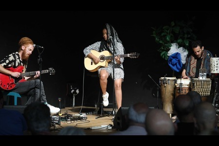 מופע מוזיקלי בספרייה