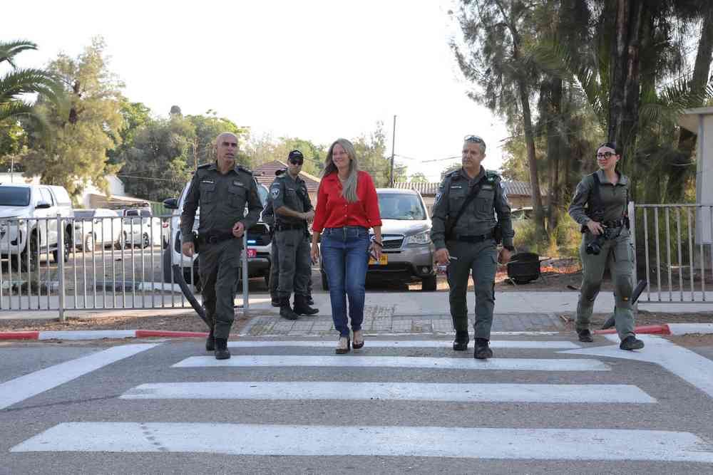 ראשת המועצה עם מפקד מרחב צפון במגב וצוותו