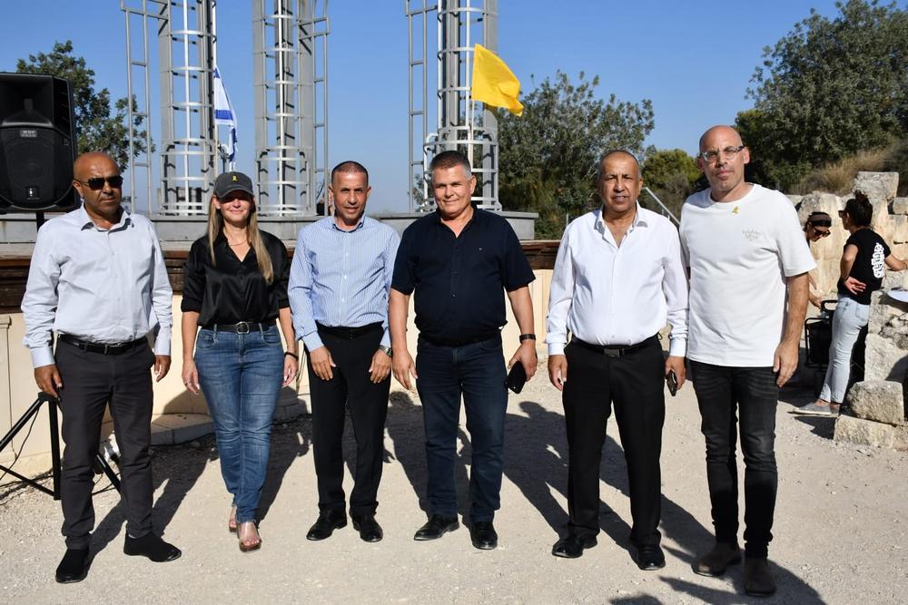 אסף אוברלנדר - ראש מועצת רמת ישי, עאטף גריפאת - ראש מועצת זרזיר, יאסר טבאש - ראש מועצת כעביה-טבאש-חגאגרה, מוניר זבידאת - ראש מועצת בסמת טבעון, עאהד רחאל - ראש מועצת אל בטוף, רעיה שורקי - מנכלית רשות הטבע והגנים ואילן טיב - ביתם של אביבה וקית סיגל