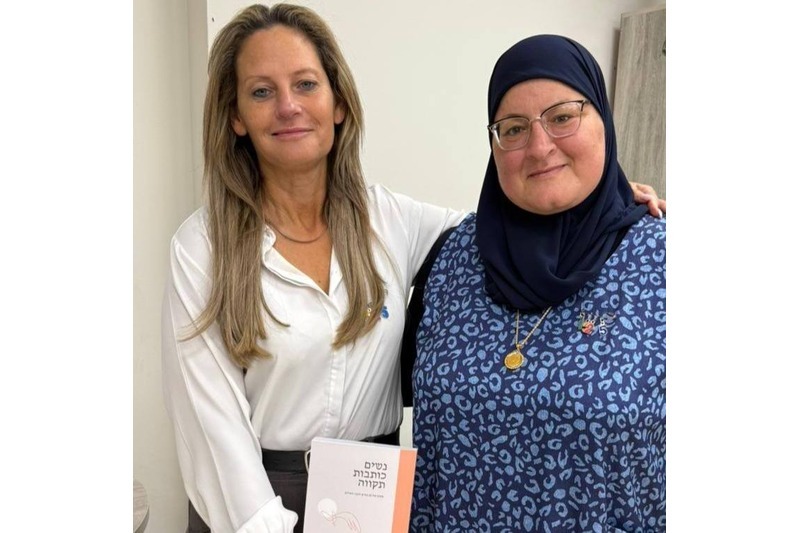 ראשת המועצה בערב השקת הספר נשים כותבות שלום