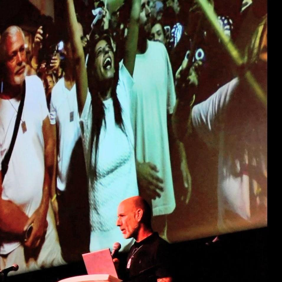 הצלם זיו קורן בהרצאה