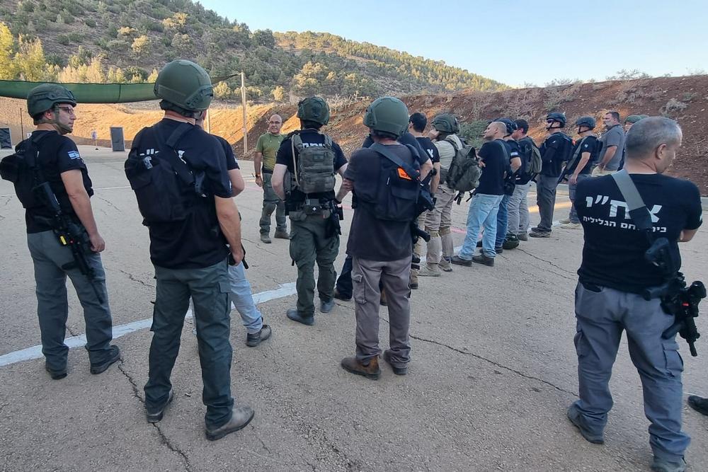 קבוצה באימון ירי במטווח בגניגר