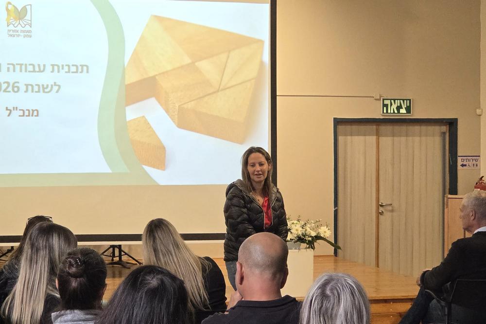 ראשת המועצה - שלומית שיחור רייכמן מברכת בכנס