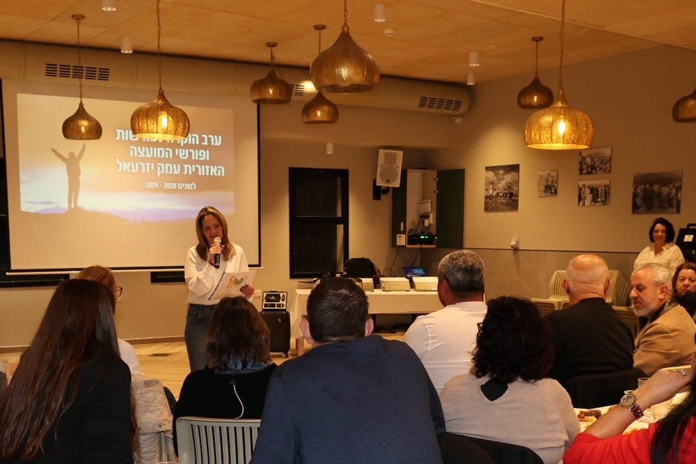 ראשת המועצה מברכת בראשת המועצה בערב הוקרה לפורשות ולפורשים משירות המועצה