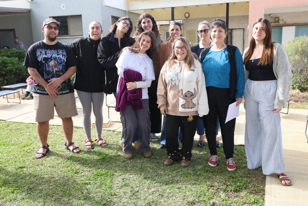 צעירות וצעירים בכפר הנוער בדברת