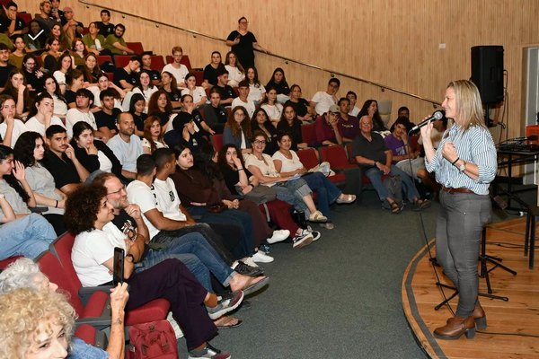 ראשת המועצה בשיח עם חניכות וחניכי המכינות ושנות השירות על דמוקרטיה, שוויון ועתיד החברה הישראלית